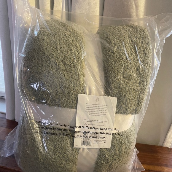 THRESHOLD Cozy Chenille Bed Blanket, Restful Green, King, NWT - Picture 6 of 6